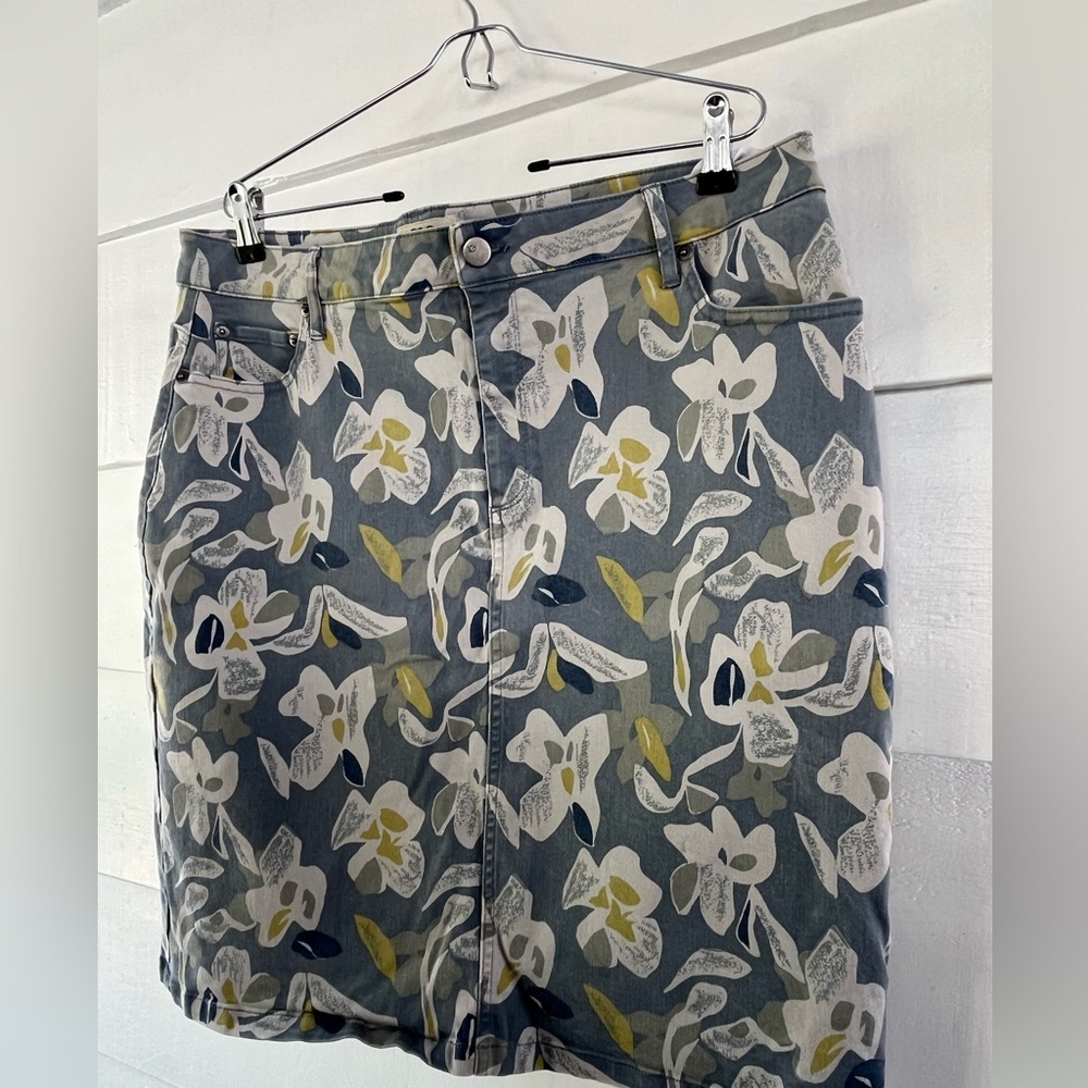 Logo By Lori Goldstein Floral Patterned Denim Skirt Size 18